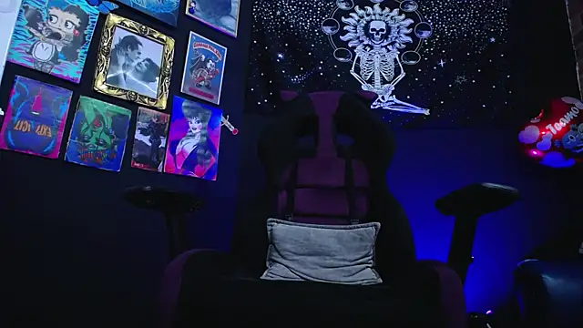 Snapshot of Yourmadame_P chatting on December 2024 12:46:01 AM Yourmadame P online show from December 2024 12:46:01 AM