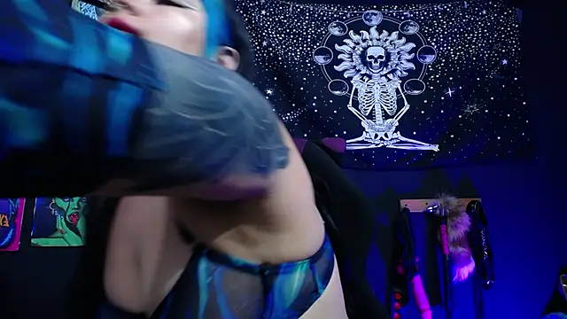 Snapshot of Yourmadame_P chatting on December 2024 11:50:02 PM Yourmadame P online show from December 2024 11:50:02 PM