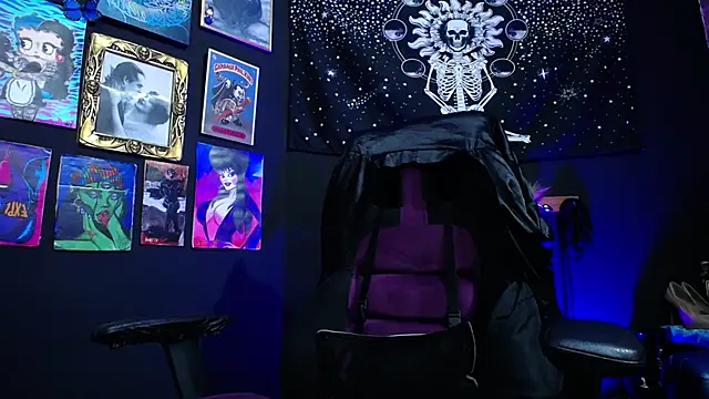 Snapshot of Yourmadame_P chatting on December 2024 12:39:02 AM Yourmadame P online show from December 2024 12:39:02 AM