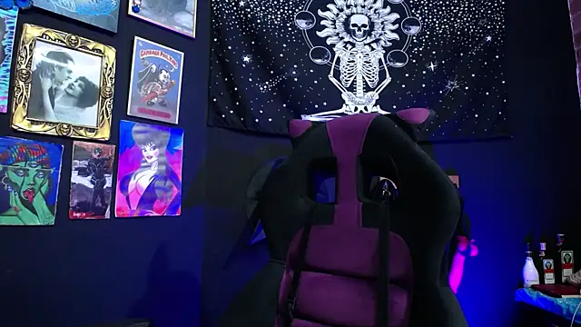 Snapshot of Yourmadame_P chatting on January 2025 09:03:01 PM Yourmadame P online show from January 2025 09:03:01 PM