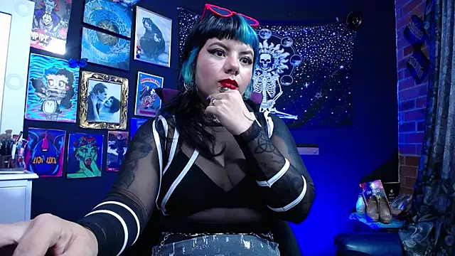 Snapshot of Yourmadame_P chatting on January 2025 09:40:01 PM Yourmadame P online show from January 2025 09:40:01 PM