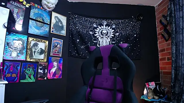 Snapshot of Yourmadame_P chatting on January 2025 08:10:02 PM Yourmadame P online show from January 2025 08:10:02 PM