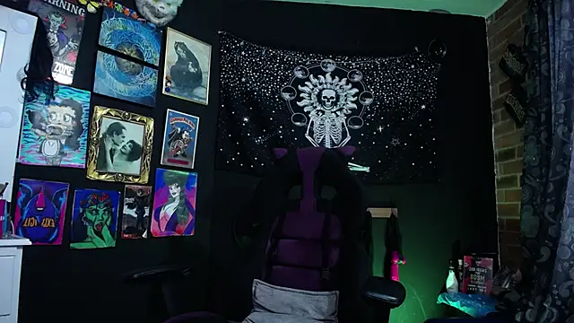 Snapshot of Yourmadame_P chatting on February 2025 08:10:01 PM Yourmadame P online show from February 2025 08:10:01 PM