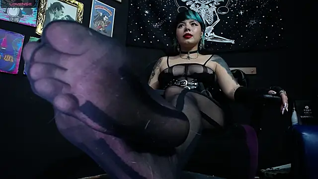 Snapshot of Yourmadame_P chatting on March 2025 11:34:02 PM Yourmadame P online show from March 2025 11:34:02 PM