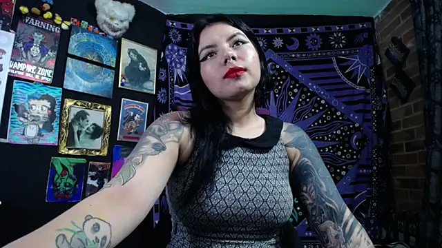 Snapshot of Yourmadame_P chatting on October 2025 12:31:02 AM Yourmadame P online show from October 2025 12:31:02 AM