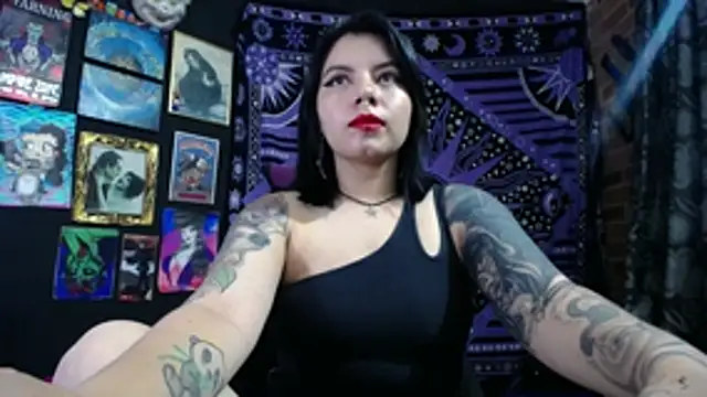 Snapshot of Yourmadame_P chatting on October 2025 12:22:01 AM Yourmadame P online show from October 2025 12:22:01 AM