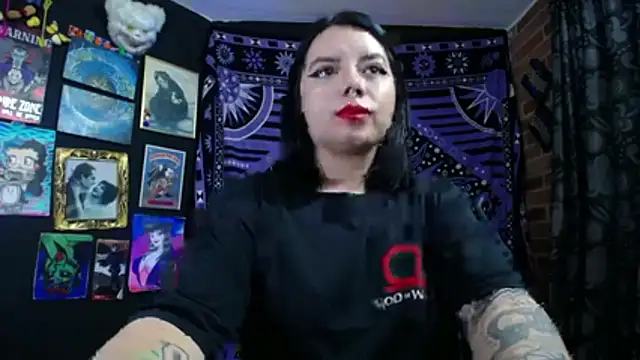 Snapshot of Yourmadame_P chatting on November 2025 12:22:01 AM Yourmadame P online show from November 2025 12:22:01 AM