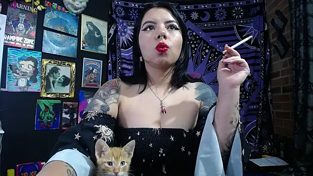 Snapshot of Yourmadame_P chatting on November 2025 02:47:02 AM Yourmadame P online show from November 2025 02:47:02 AM