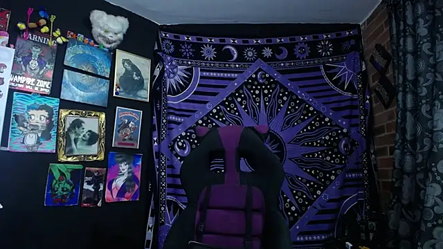 Snapshot of Yourmadame_P chatting on December 2025 12:27:02 AM Yourmadame P online show from December 2025 12:27:02 AM