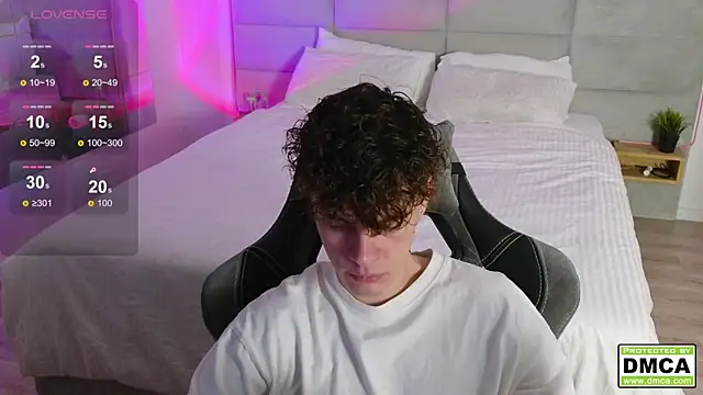 cute thomas online show from December 2024 07:03:01 PM