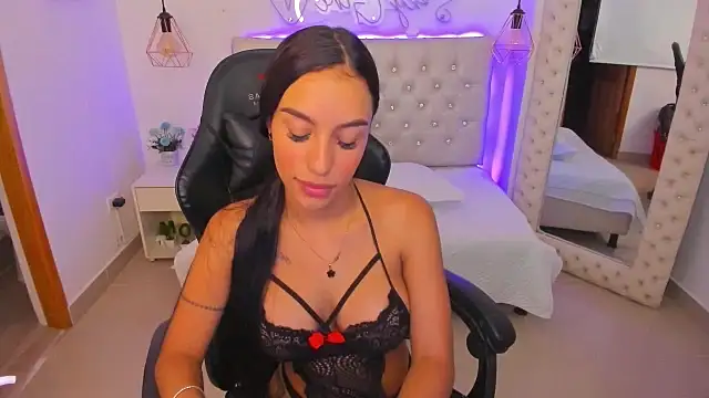 xiomara  cortes online show from January 2025 07:03:01 PM