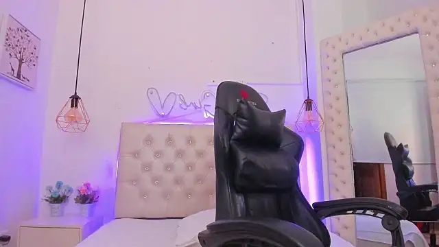 xiomara  cortes online show from January 2025 10:06:01 PM