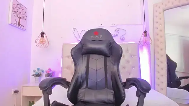 xiomara  cortes online show from January 2025 10:23:01 PM