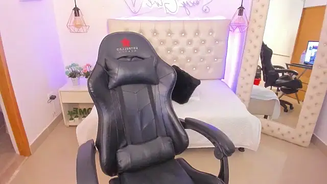 xiomara  cortes online show from February 2025 07:31:02 PM