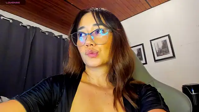 Snapshot of sofimendoza chatting on December 2025 04:53:01 AM sofimendoza online show from December 2025 04:53:01 AM