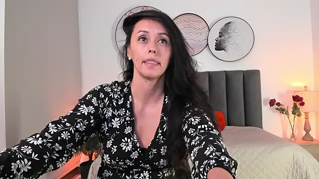 Snapshot of SaharaGarcia__ chatting on January 2025 09:57:01 PM SaharaGarcia online show from January 2025 09:57:01 PM