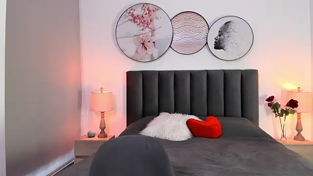 Snapshot of SaharaGarcia__ chatting on January 2025 09:15:02 PM SaharaGarcia online show from January 2025 09:15:02 PM