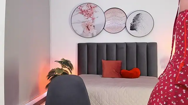 Snapshot of SaharaGarcia__ chatting on February 2025 09:31:01 PM SaharaGarcia online show from February 2025 09:31:01 PM