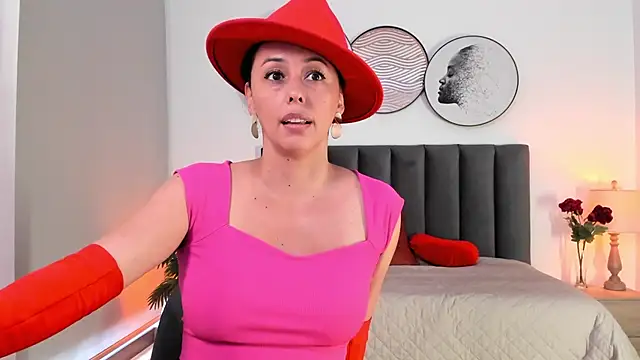 Snapshot of SaharaGarcia__ chatting on February 2025 06:40:02 PM SaharaGarcia online show from February 2025 06:40:02 PM