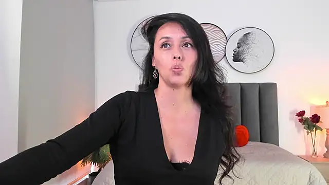 Snapshot of SaharaGarcia__ chatting on February 2025 10:20:02 PM SaharaGarcia online show from February 2025 10:20:02 PM