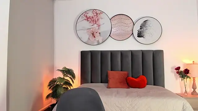 Snapshot of SaharaGarcia__ chatting on February 2025 01:25:02 AM SaharaGarcia online show from February 2025 01:25:02 AM