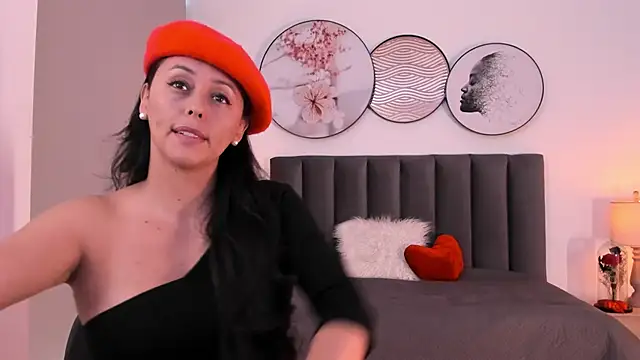 Snapshot of SaharaGarcia__ chatting on October 2025 07:36:02 PM SaharaGarcia online show from October 2025 07:36:02 PM