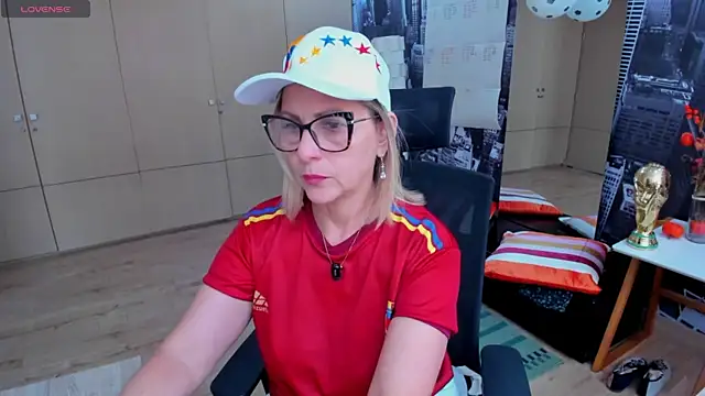 Snapshot of jane_turner chatting on June 2026 01:44:02 PM jane turner online show from June 2026 01:44:02 PM