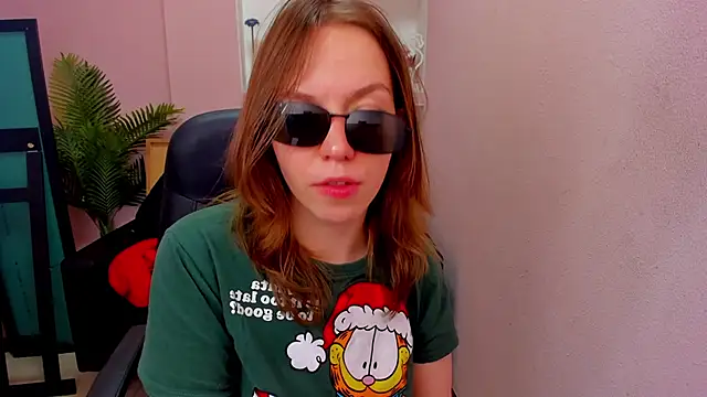 Persephoni online show from December 2025 05:02:01 AM