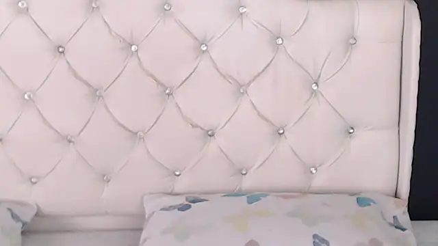 LiaVillalobos online show from September 2025 02:06:01 PM