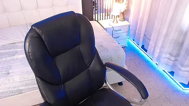 LiaVillalobos online show from January 2026 01:27:02 PM