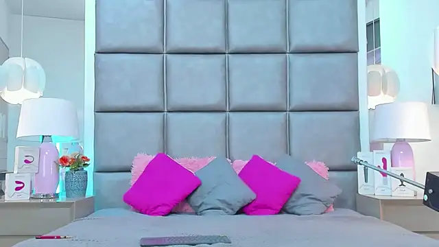 AllissaBrowm online show from February 2025 06:51:01 PM