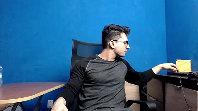 Snapshot of alex_blu chatting on December 2024 07:25:01 AM alex blu online show from December 2024 07:25:01 AM