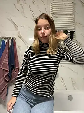 Snapshot of kimczii chatting on March 2025 07:01:02 PM kimczii online show from March 2025 07:01:02 PM