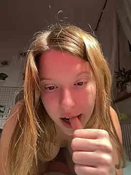 Snapshot of kimczii chatting on March 2025 10:27:02 AM kimczii online show from March 2025 10:27:02 AM