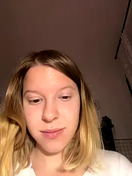 Snapshot of kimczii chatting on September 2025 09:08:02 PM kimczii online show from September 2025 09:08:02 PM