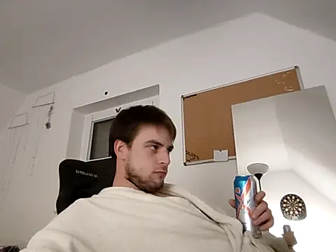 Snapshot of Youngtimer_1997 chatting on January 2025 10:01:01 PM Youngtimer 1997 online show from January 2025 10:01:01 PM