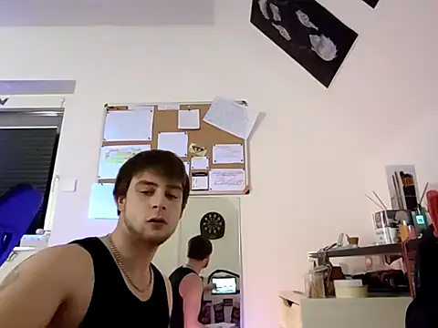 Snapshot of Youngtimer_1997 chatting on February 2025 09:18:01 PM Youngtimer 1997 online show from February 2025 09:18:01 PM