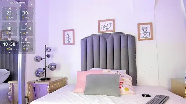 Snapshot of Vega___16 chatting on April 2026 11:47:02 AM Vega 16 online show from April 2026 11:47:02 AM