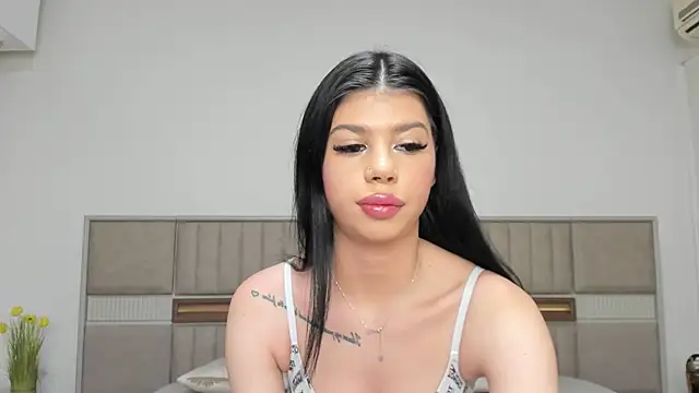 Sierra Halle online show from November 2025 03:45:01 PM