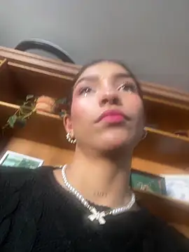 LauraAristizabal online show from April 2026 12:22:02 PM