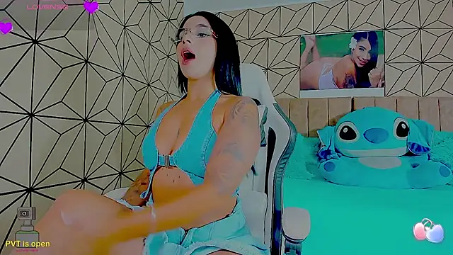 vane lopez  online show from March 2026 08:01:01 PM