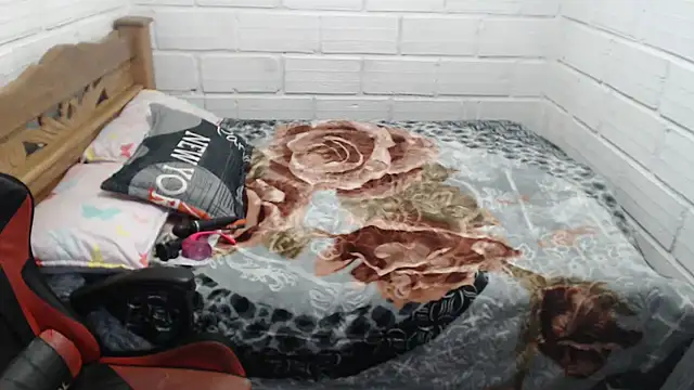 sexyjustin202 online show from September 2025 10:22:01 PM