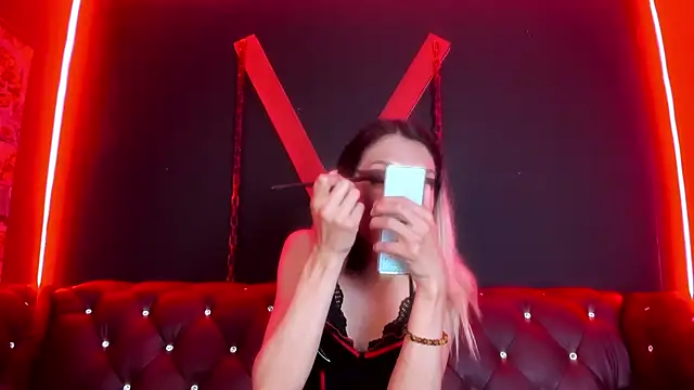 Victoria Badgal  online show from November 2025 08:51:01 PM