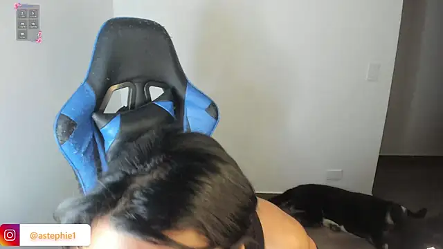 Miss Nicole online show from October 2025 01:22:01 AM