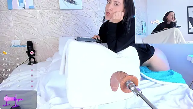 Snapshot of evaa_rose chatting on January 2025 01:45:02 PM evaa rose online show from January 2025 01:45:02 PM