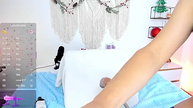 Snapshot of evaa_rose chatting on December 2025 02:00:02 PM evaa rose online show from December 2025 02:00:02 PM