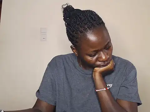 queenofqueens96 online show from February 2026 04:34:02 AM