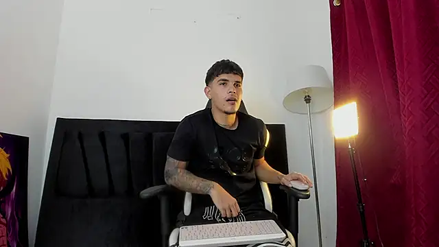 Snapshot of Evan_stoner chatting on October 2025 03:59:01 AM Evan stoner online show from October 2025 03:59:01 AM