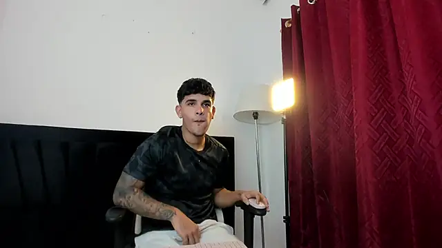 Snapshot of Evan_stoner chatting on October 2025 03:28:01 AM Evan stoner online show from October 2025 03:28:01 AM