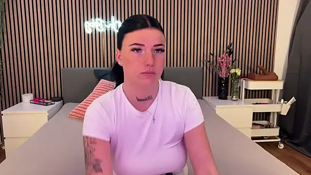 Snapshot of LizaRoxx chatting on March 2025 02:55:02 PM LizaRoxx online show from March 2025 02:55:02 PM